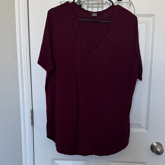 Old Navy Deep Burgundy V-Neck Tee - Picture 1 of 2